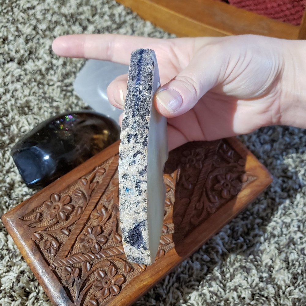 Half polished Agate slice - Picture 3 of 5
